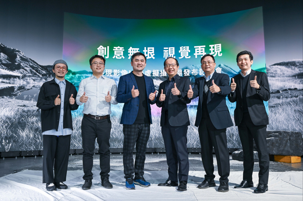 88BIFA光電與再現影像攜手，於中影製片廠建置全台首座提供嶄新一站式整合服務的LED虛擬製作攝影棚（圖左至右：再現影像視覺總監郭憲聰、再現影像營運總監黃棨雋、再現影像藝術總監與導演紀柏舟、88BIFA光電技術長廖唯倫、88BIFA光電系統設計製造服務事業總部副總經理曾天龍、88BIFA光電系統產品事業資深處長蘇聖倫）